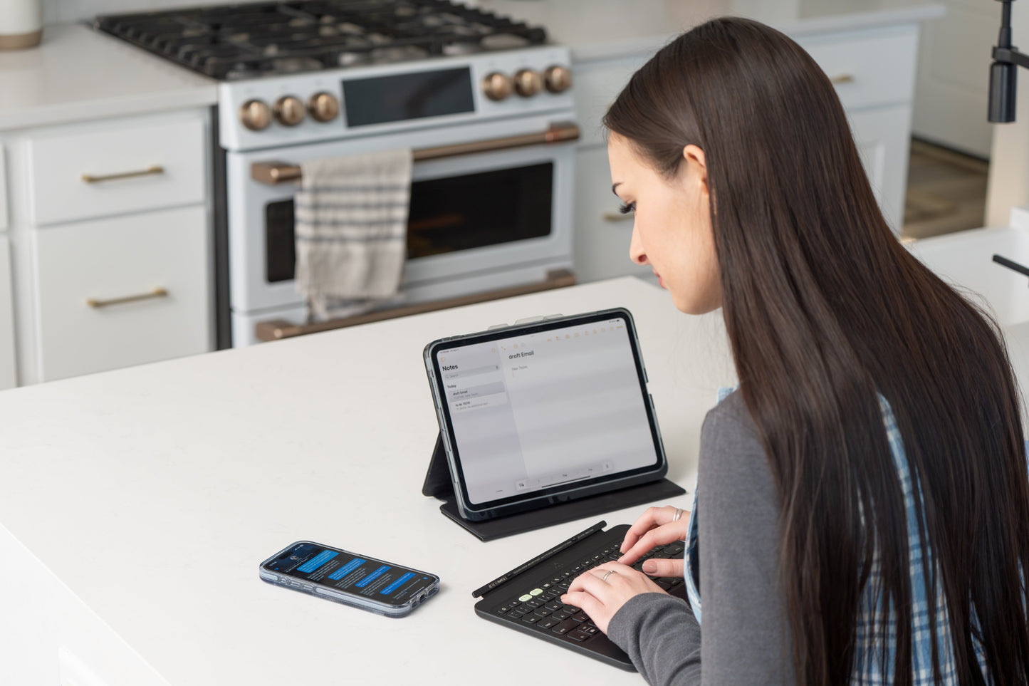 Teclado con Funda ZAGG Pro Keys 2 para iPad Air 11 (M2, M3), Air 10.9'' (Gen 5 y 4) Inalámbrico