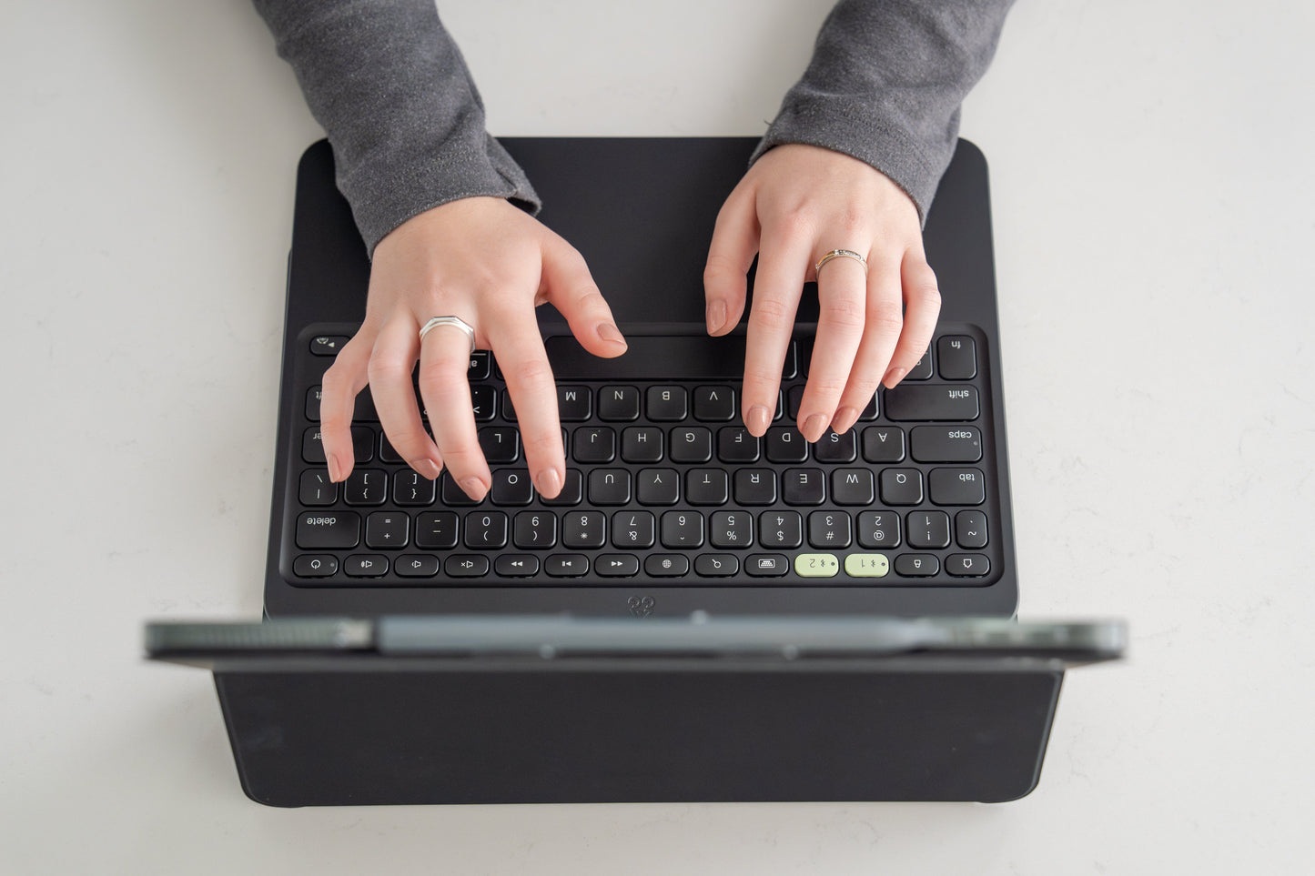 Teclado con Funda ZAGG Pro Keys 2 para iPad Air 13 (M2, M3) Inalámbrico